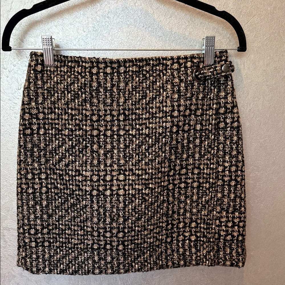Banana Republic Black and Cream Tweed Mini Skirt - Classic Textured Finish